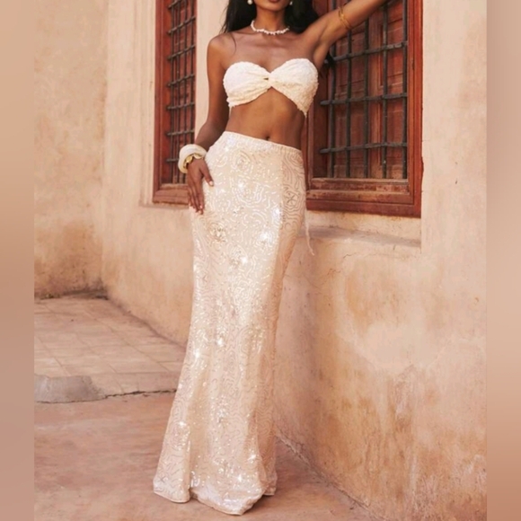 Women's Apricot Sequin Two-Piece Maxi Skirt Set A Stunning Strapless Knitted Top - Picture 1 of 6